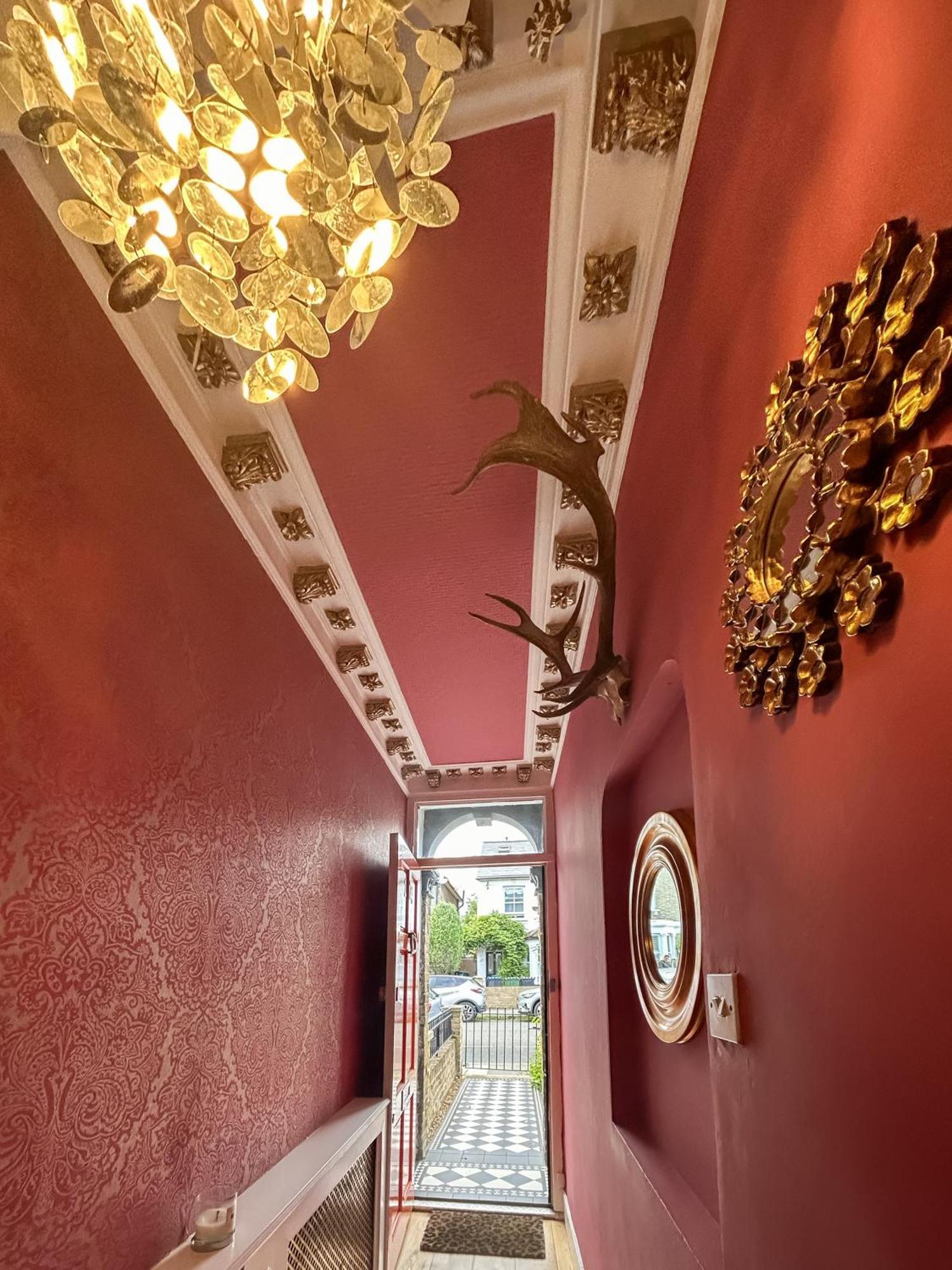 The Crown Loft Ensuite Luxury Accomodation Kingston upon Thames  Extérieur photo